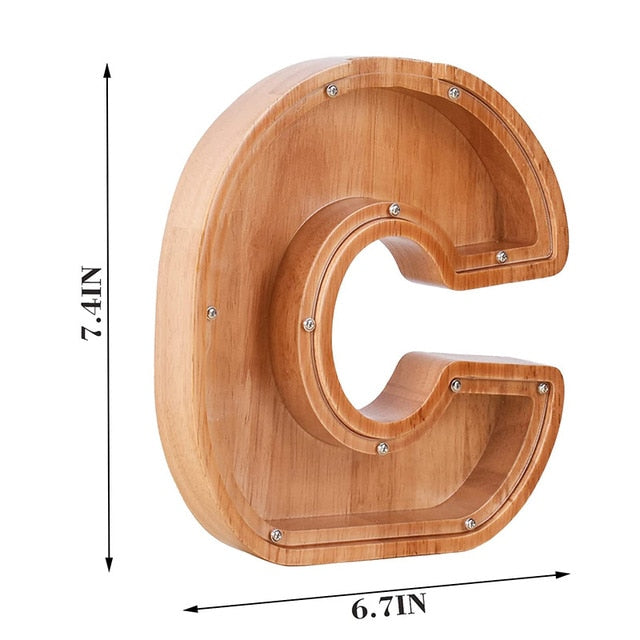 Houten spaarvarken met zesentwintig letters