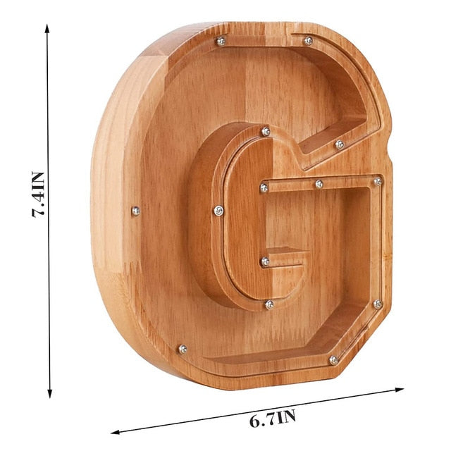 Houten spaarvarken met zesentwintig letters