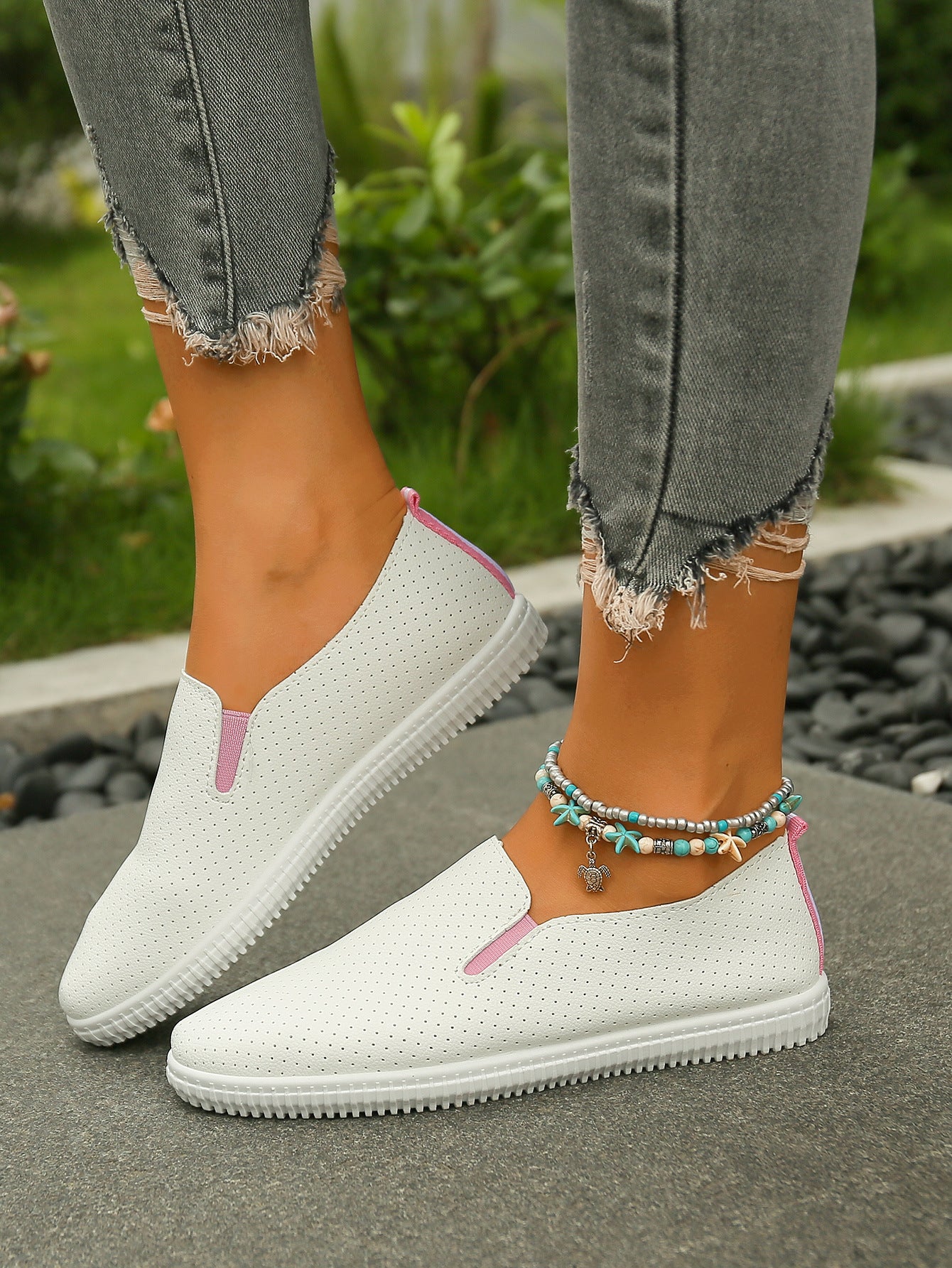 Hollowed-out Women's Casual Flat Shoes